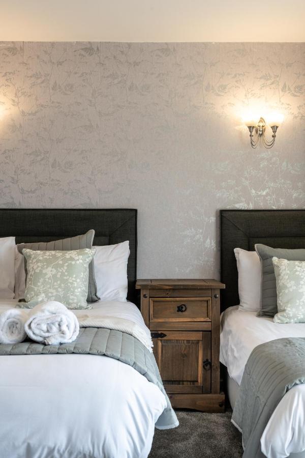 The New Lodge Pontardawe Extérieur photo