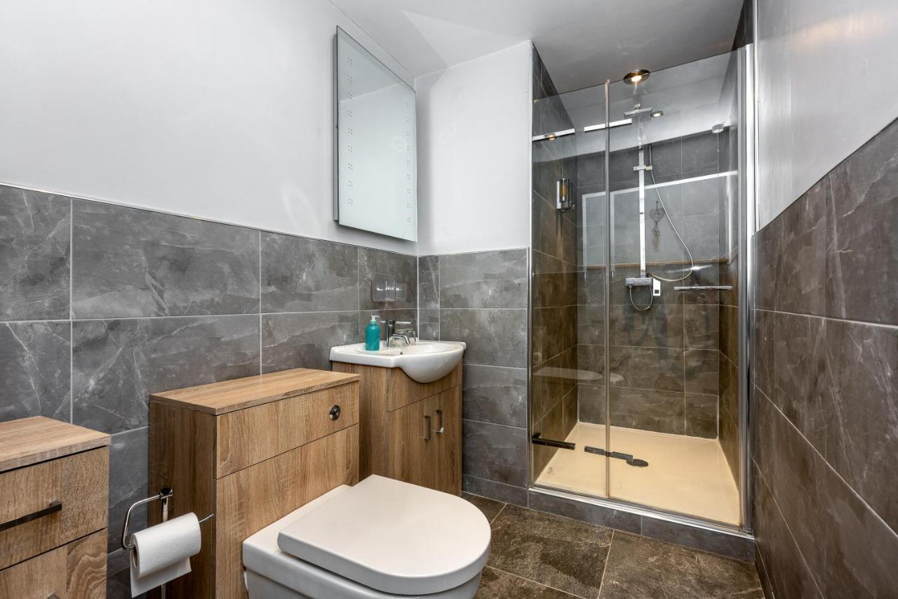 The New Lodge Pontardawe Extérieur photo