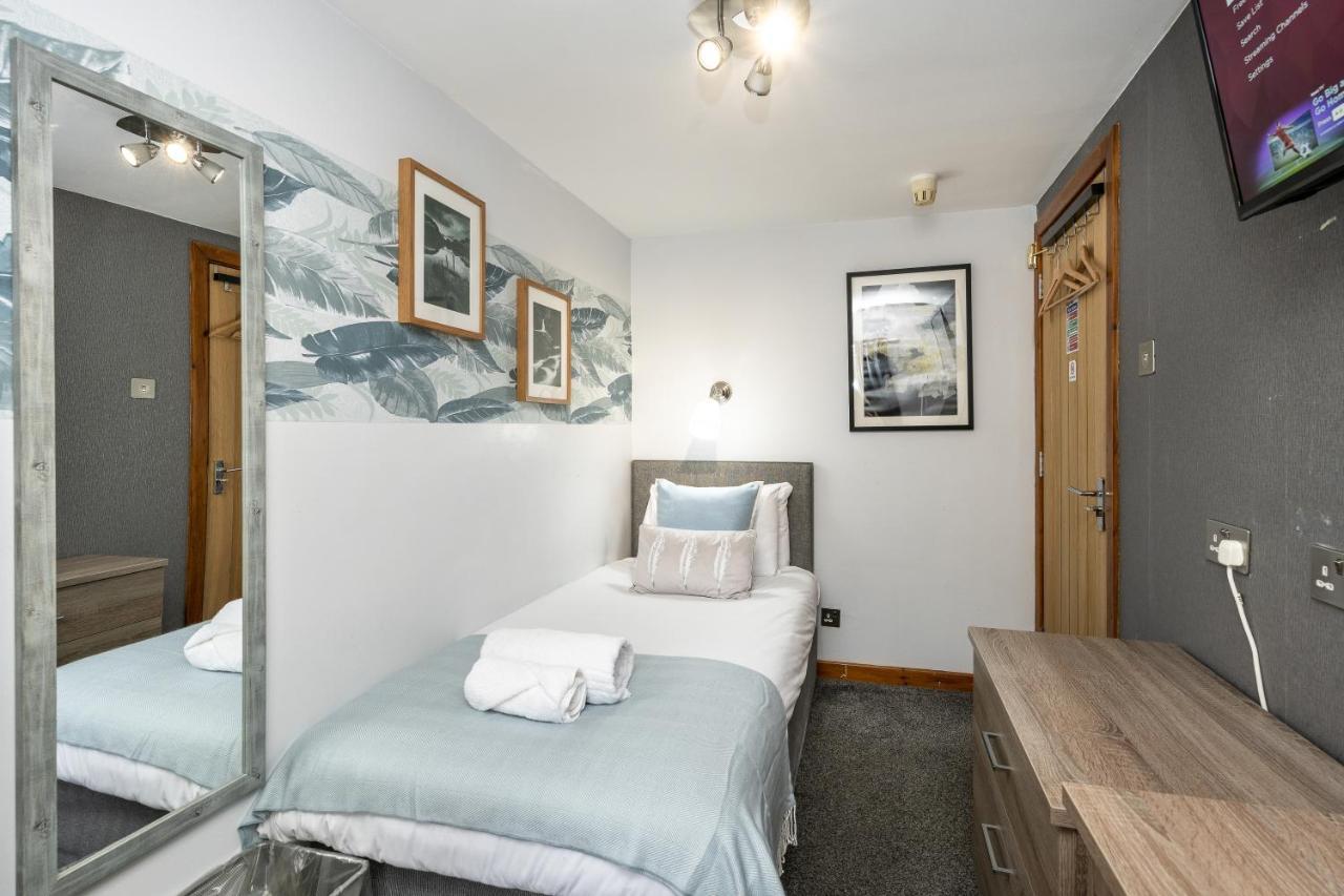 The New Lodge Pontardawe Extérieur photo