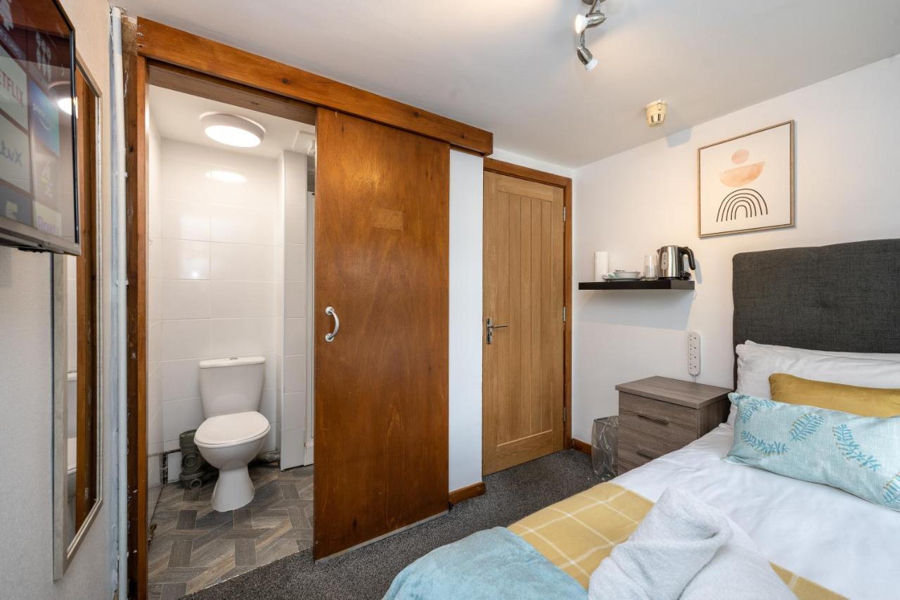 The New Lodge Pontardawe Extérieur photo
