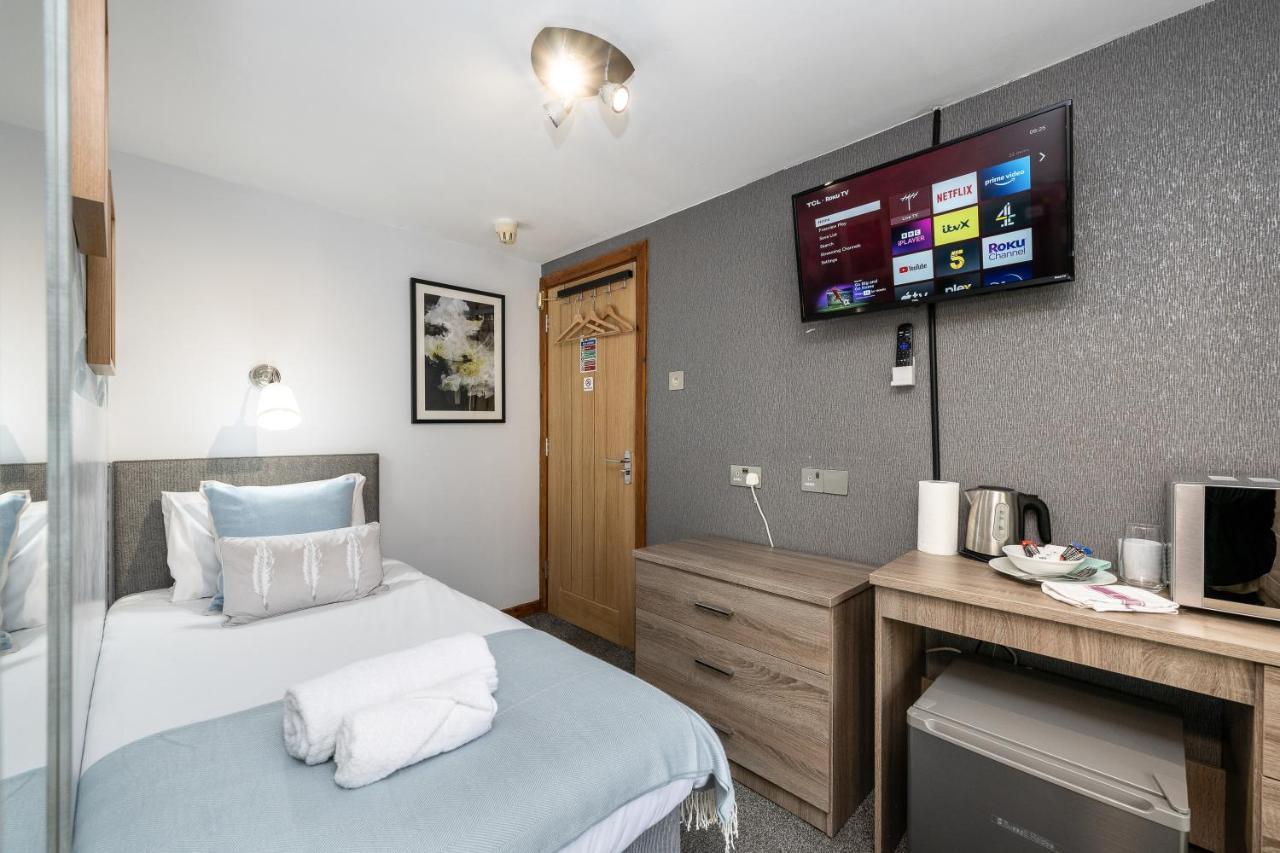 The New Lodge Pontardawe Extérieur photo