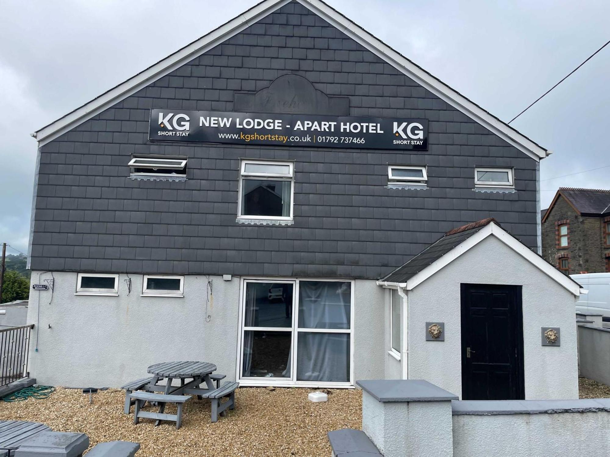 The New Lodge Pontardawe Extérieur photo