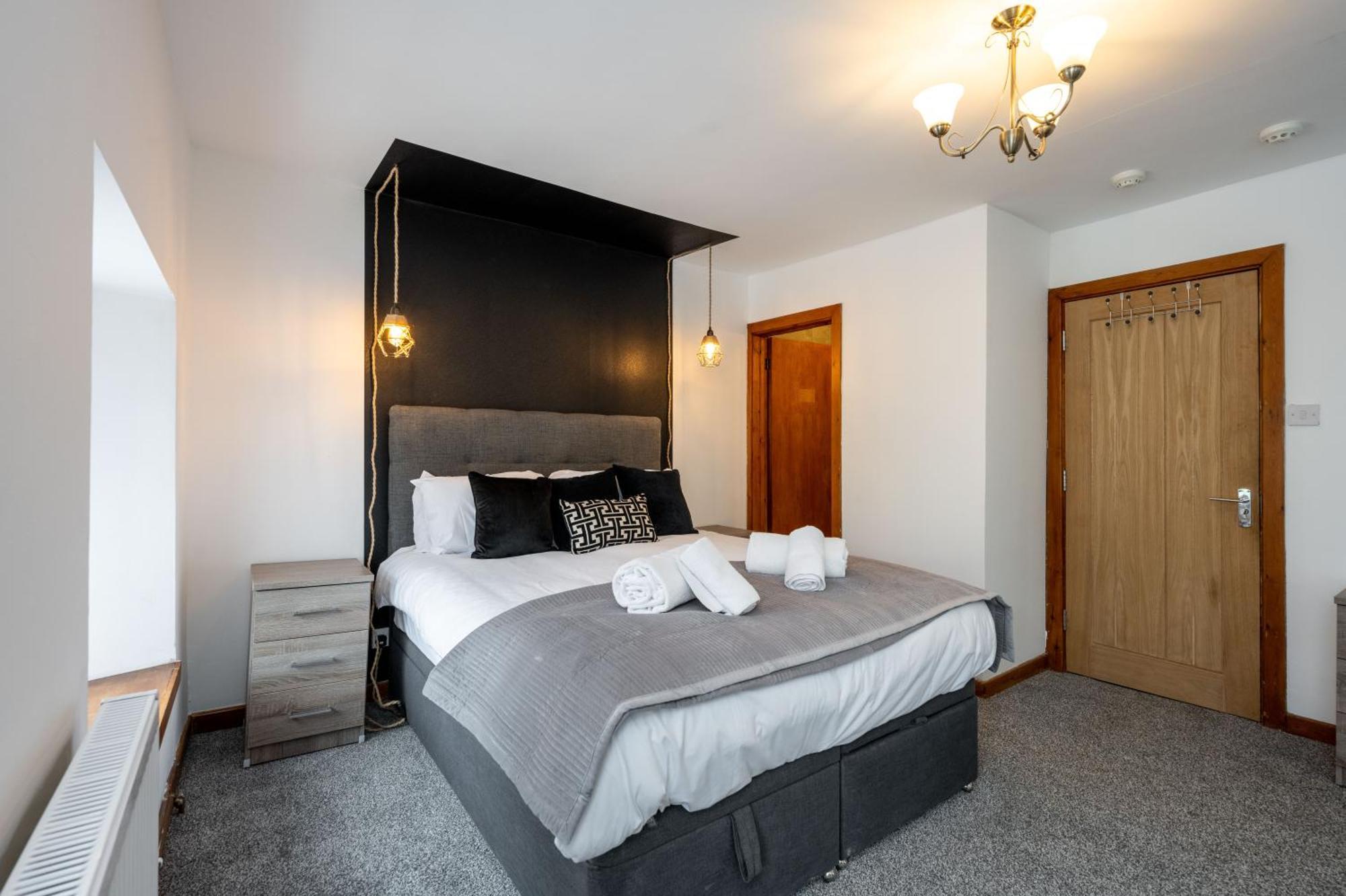The New Lodge Pontardawe Extérieur photo