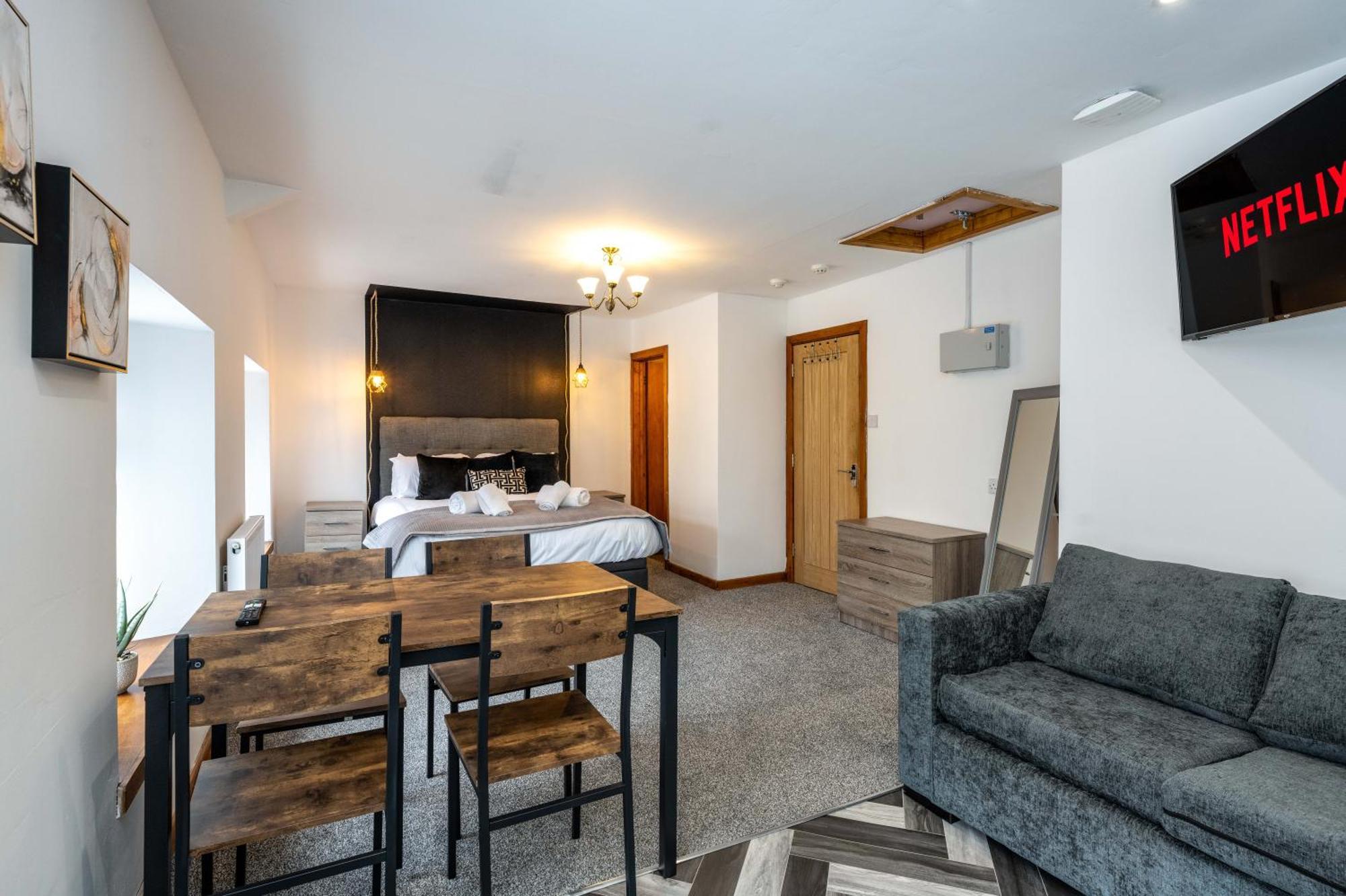 The New Lodge Pontardawe Extérieur photo